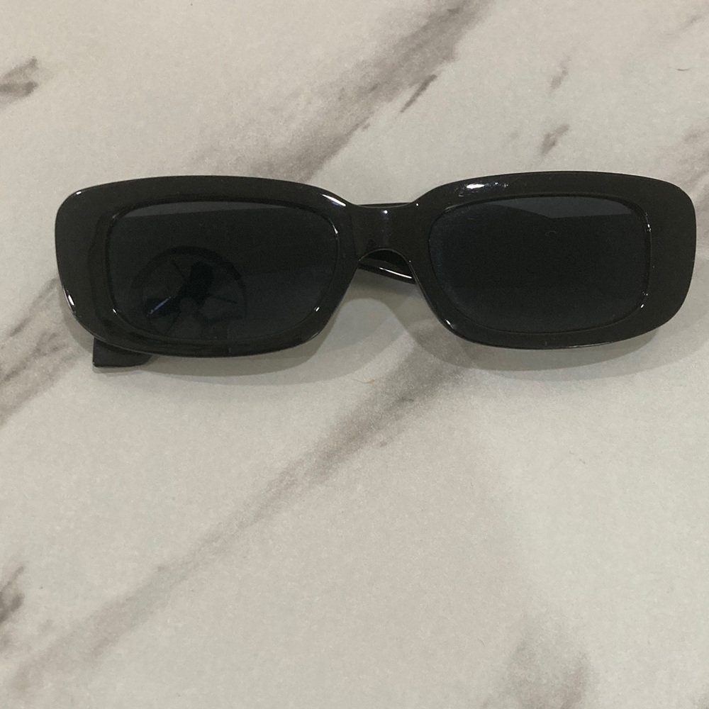 Women's Black Rectangular Fashion Sunglasses